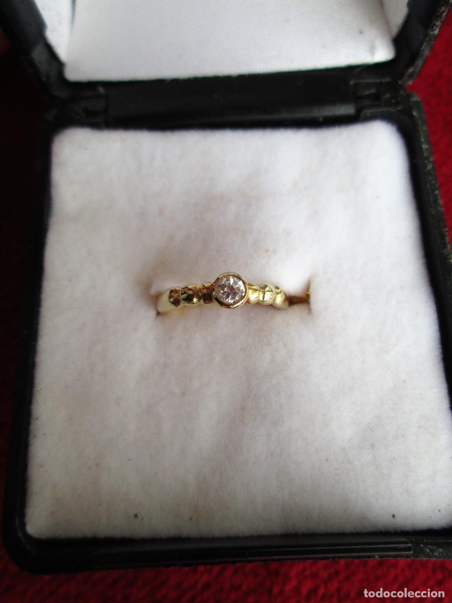 Jewelry: ANILLO DE ORO DE 18 KLTS. INFANTIL O PARA COLGAR DE CADENA - CON CIRCONITAS - SIN ESTRENAR -