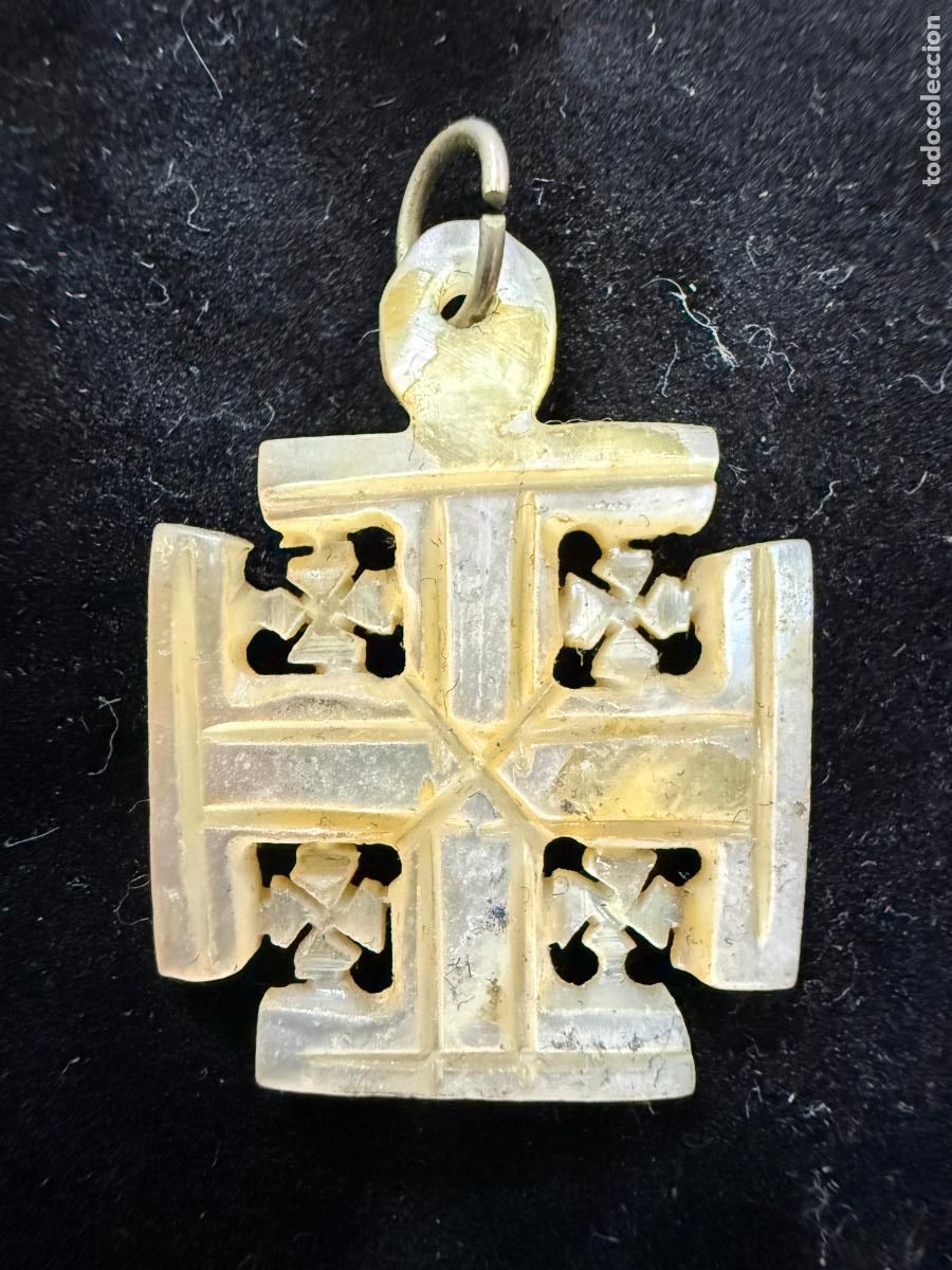 Joyeria: ANTIGUO COLGANTE CRUZ DE NAZARET REALIZADO EN NACAR - MEDIDA 2,5X2 CM