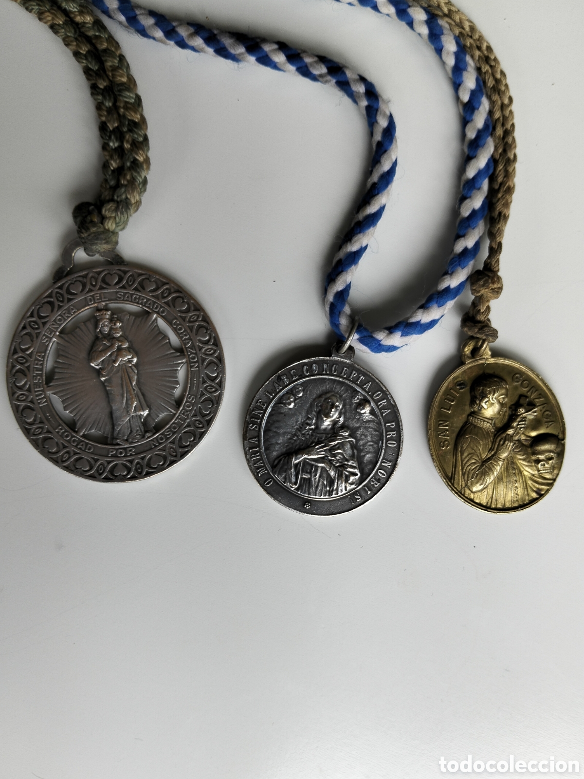 Joyeria: Tres medallas religiosas