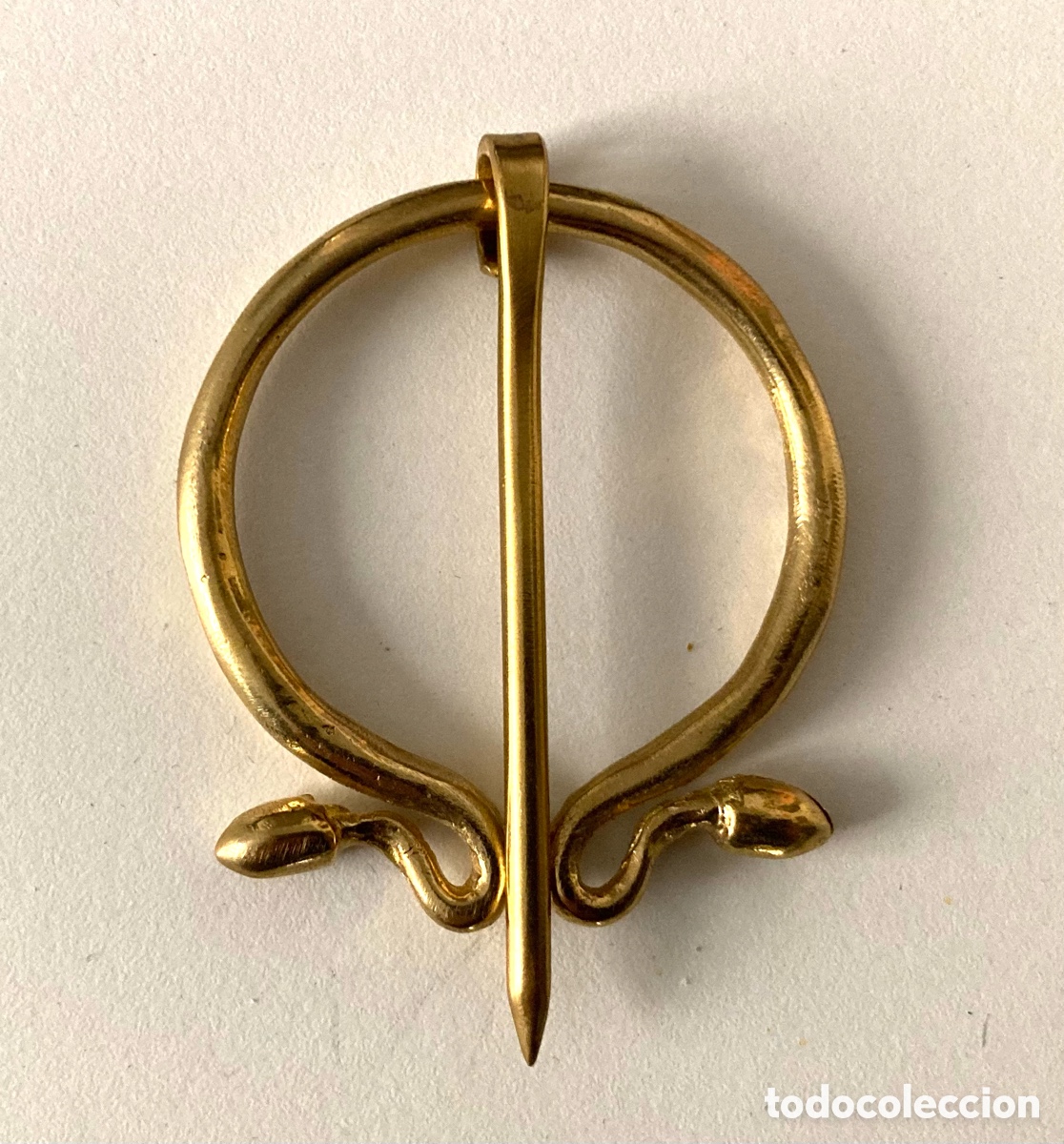 Joyeria: Reproducci&oacute;n f&iacute;bula o broche Romano tipo omega.