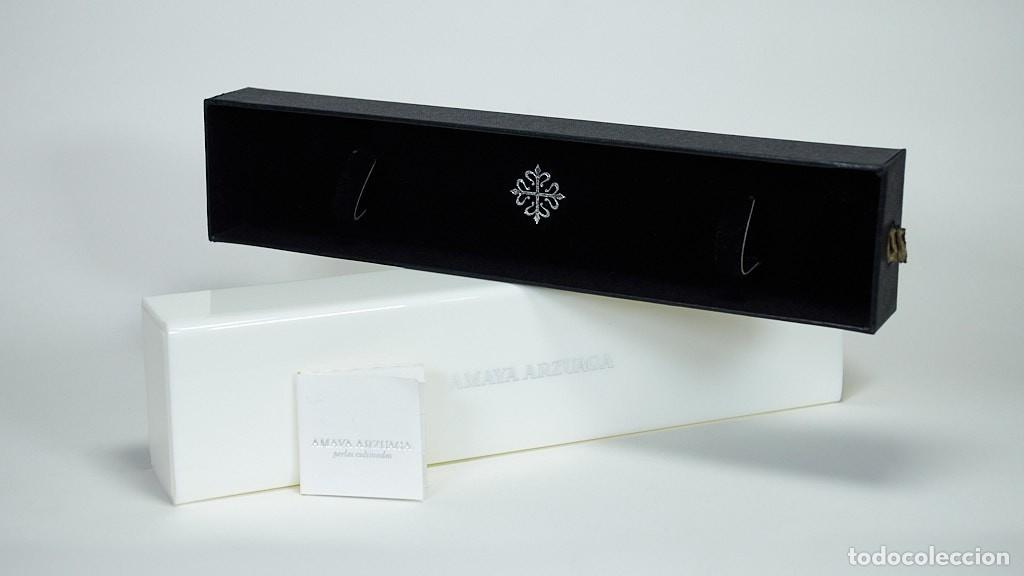 Joyeria: Estuche joyero r&iacute;gido AMAYA ARZUAGA. Caja vac&iacute;a para collar de perlas. Dise&ntilde;o de moda espa&ntilde;ol.