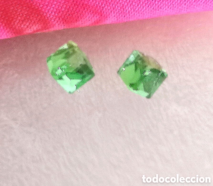 Joaillerie: Originales pendientes de bot&oacute;n geom&eacute;tricos cuadrados de cristal verde claro 6mm muy bonitos (el pali