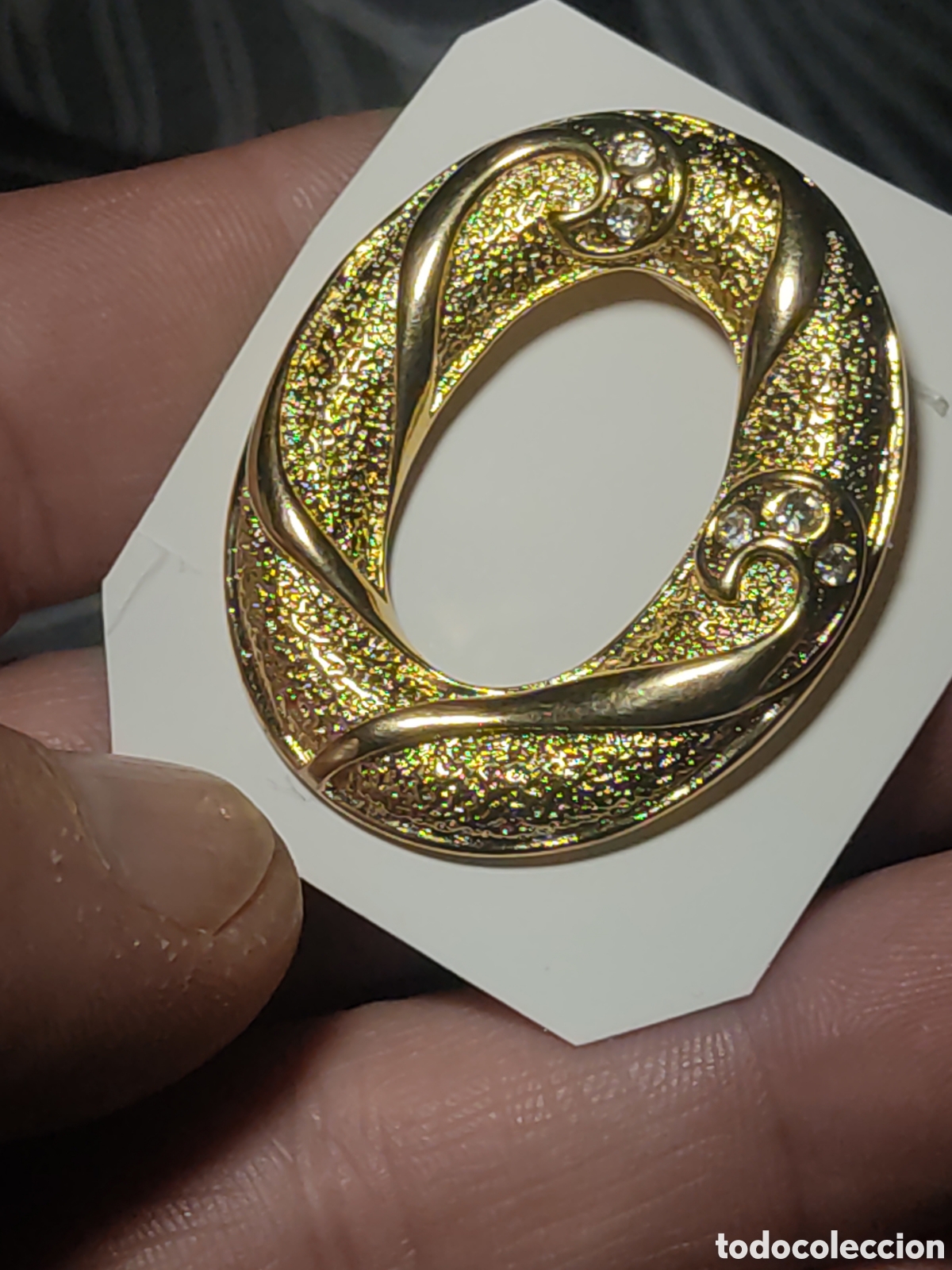 Joyeria: Pinza o Broche dorado con circonitas para pa&ntilde;uelo o fular.