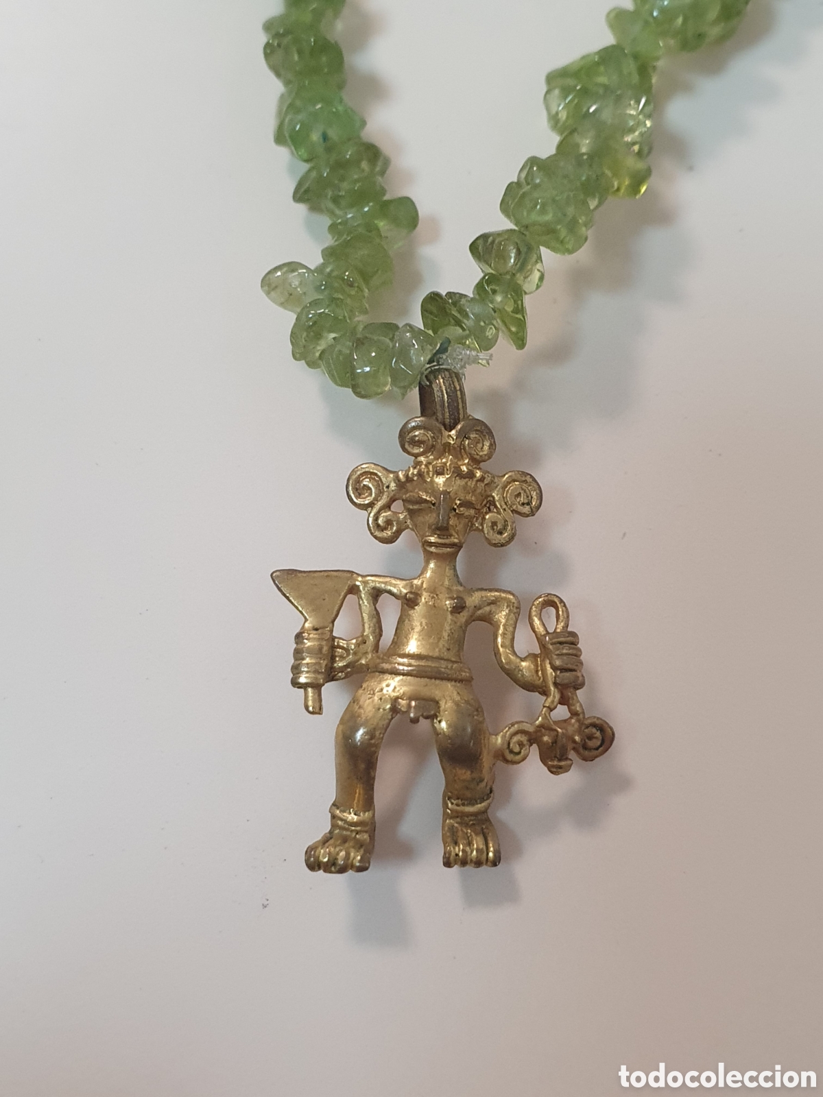 Joalharia: Gargantilla piedra verde con colgante Tumbaga y cierre plata.