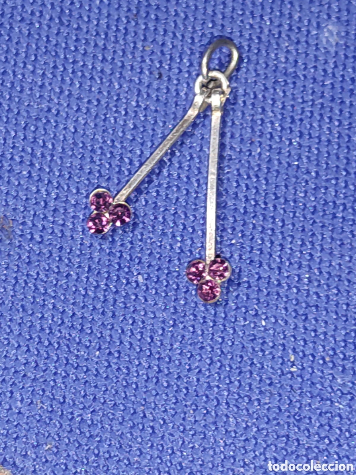 Joyeria: Fino colgante de plata con granates o circonitas.Vintage.