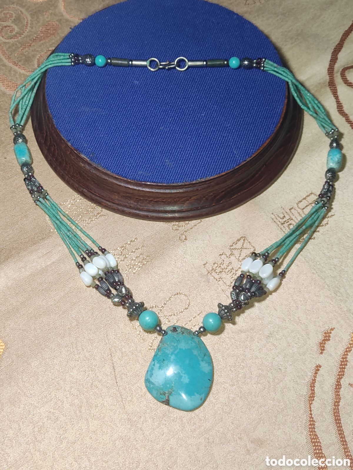 Joyeria: Collar tibetano de turquesa,n&aacute;car,granates y abalorios.Vintage.