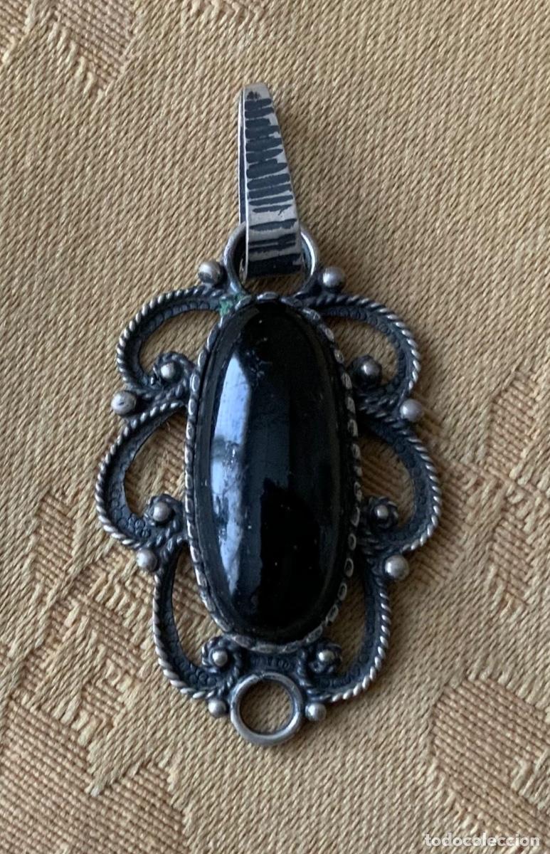 Joyeria: COLGANTE DE PLATA Y CABUJ&Oacute;N AZABACHE - Foto 1