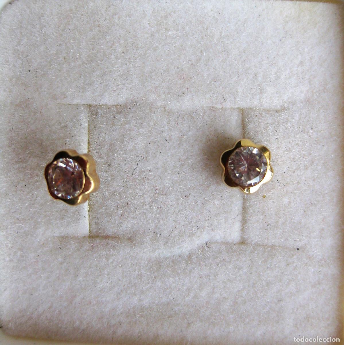 Joyeria: PENDIENTES DE ORO DE 18 KLTS. CON CIRCONITAS INCRUSTADAS - CIERRE DE ROSCA - SIN ESTRENAR