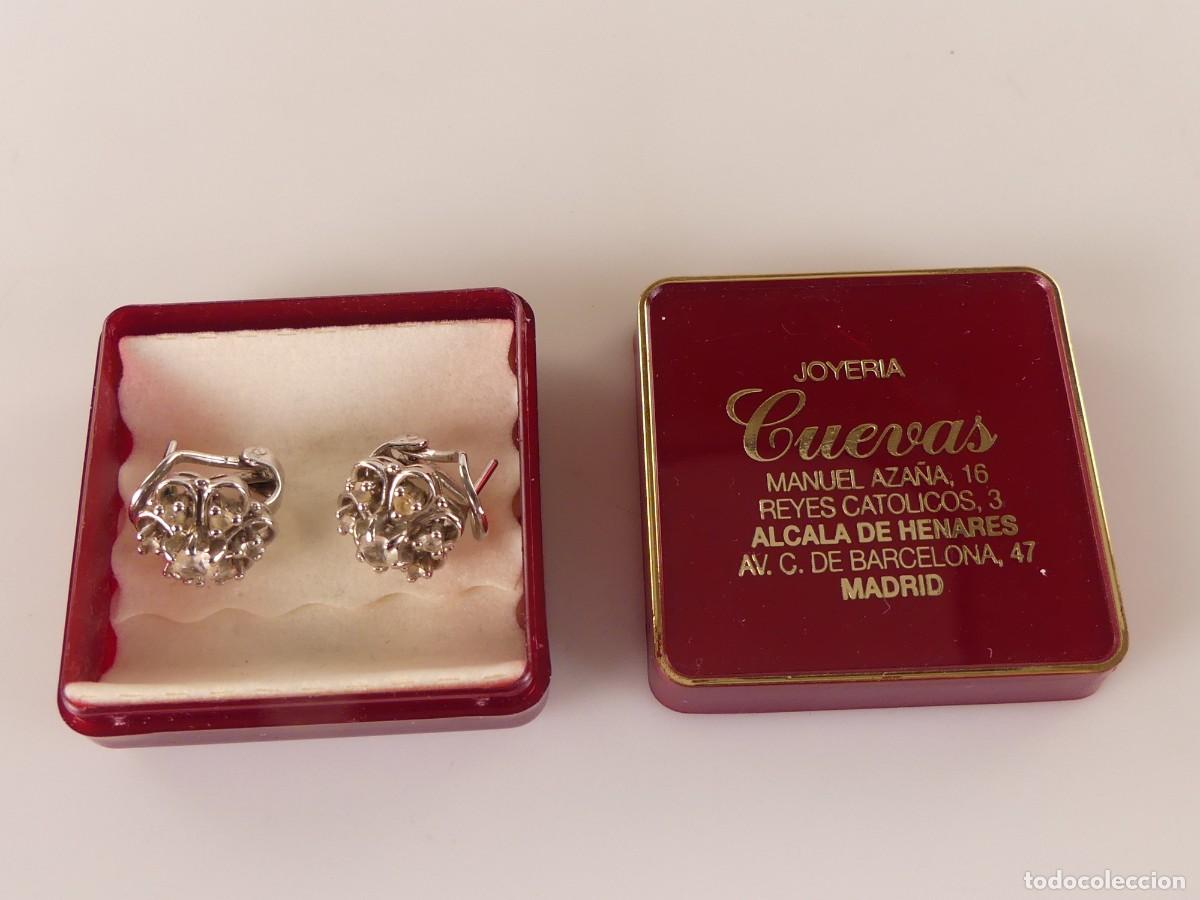 Joaillerie: ELEGANTES PENDIENTES DE METAL PLATEADO Y PIEDRAS BONITO DISE&Ntilde;O