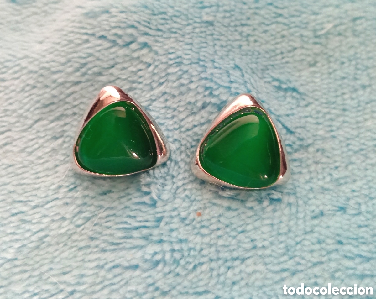 Joalharia: Originales pendientes de bot&oacute;n plateados. geom&eacute;tricos tri&aacute;ngulo verde botella 1,5cm ancho. Muy bonit