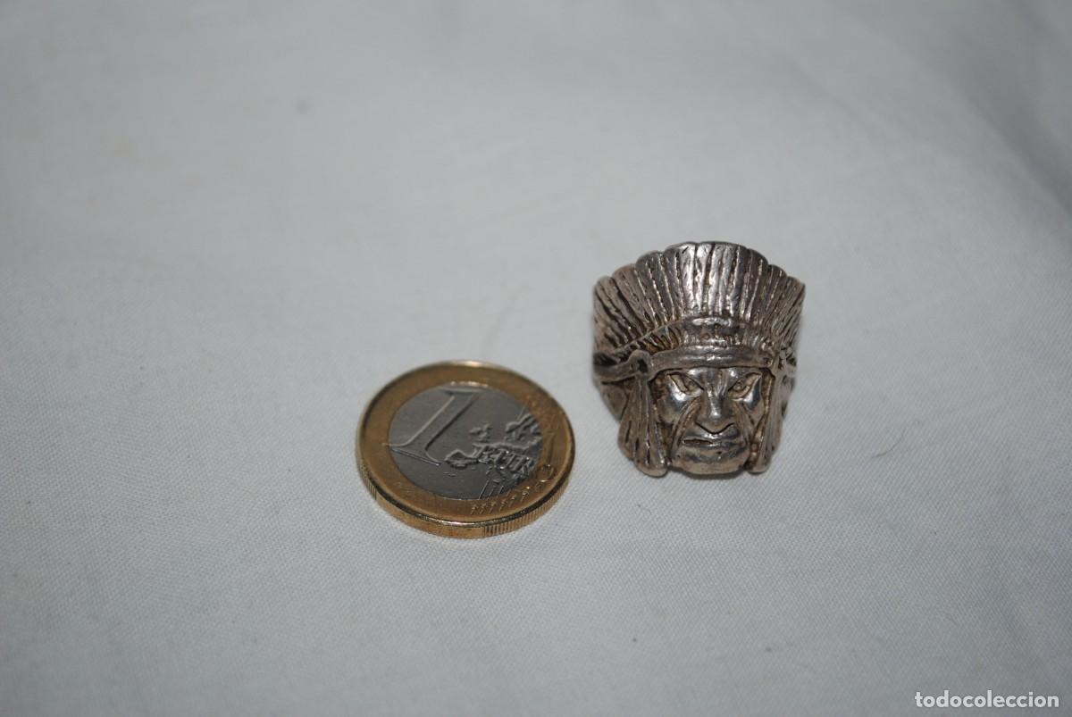 Joaillerie: ANILLO DE PLATA EN FORMA DE CABEZA DE JEFE INDIO .