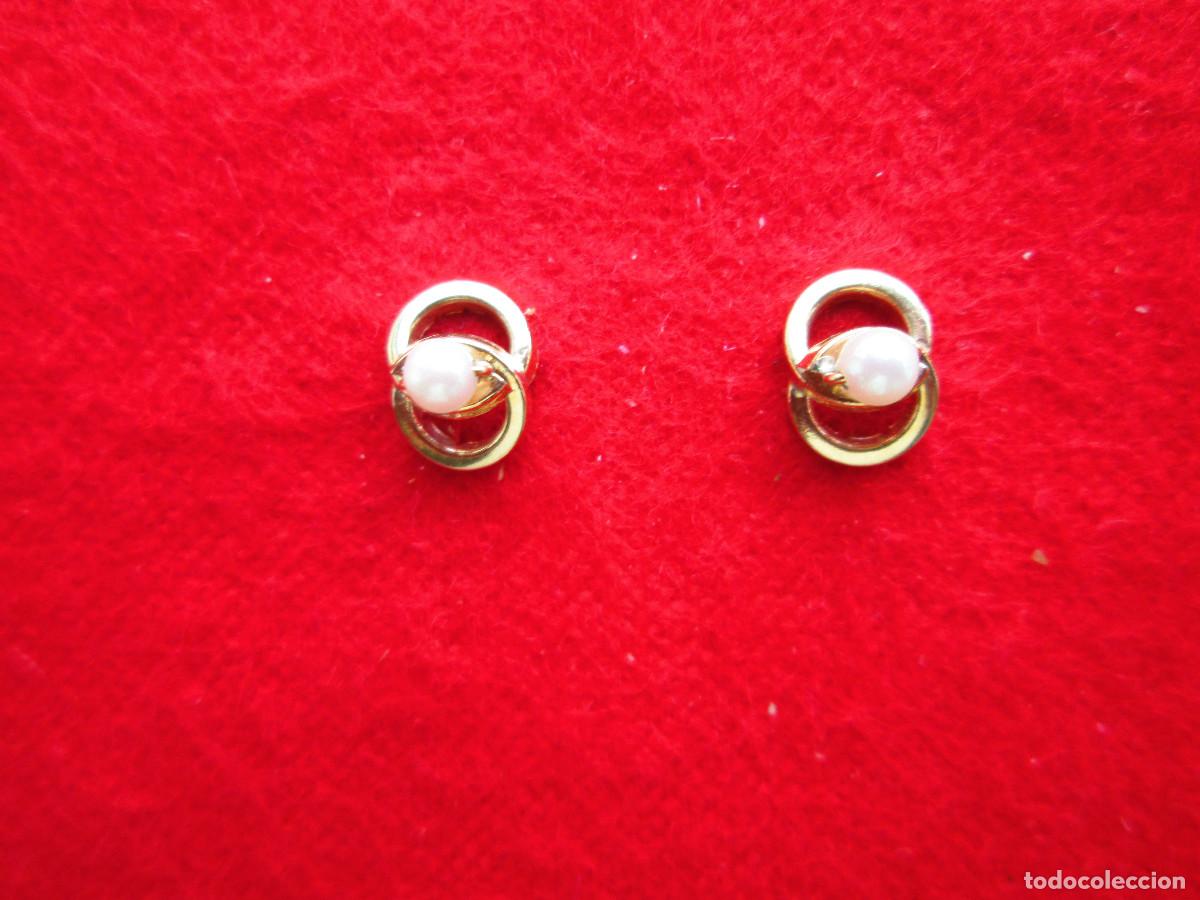 Joaillerie: PENDIENTES DE ORO DE 18 KLTS. - AROS ENLAZADOS CON PERLITA - CIERRE DE ROSCA - SIN ESTRENAR