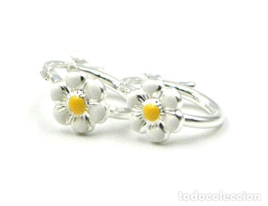 Joaillerie: Aritos infantiles en Plata Ley con una flor, 1cm