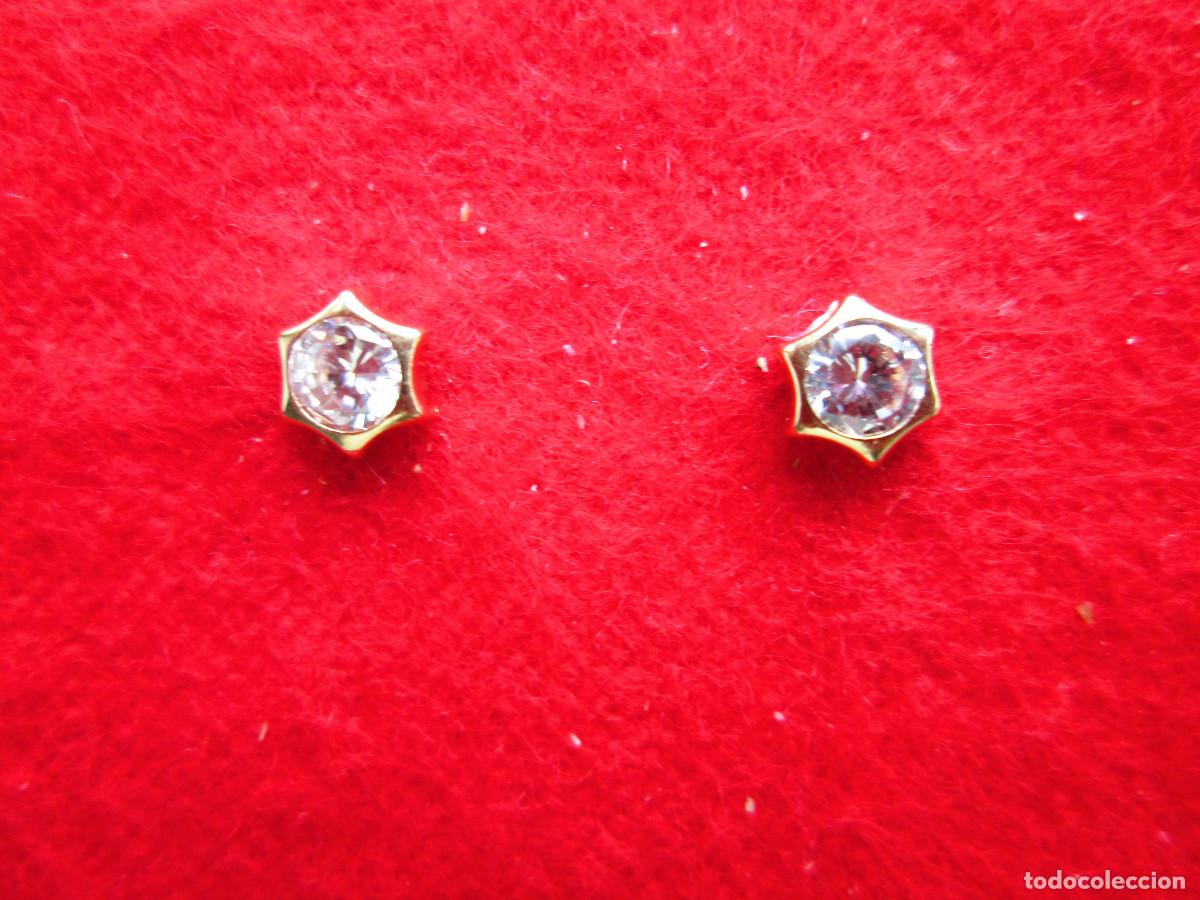 Gioielleria: PENDIENTES DE ORO DE 18 KLTS. CON CIRCONITAS INCRUSTADAS FORMA DE ESTRELLA - CIERRE DE ROSCA -