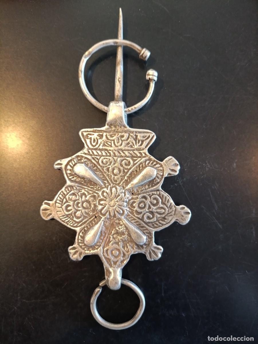 Joaillerie: F&Iacute;BULA BEREBER DE PLATA. 15.50 * 7.00 CMS. 68.37 GRAMOS.
