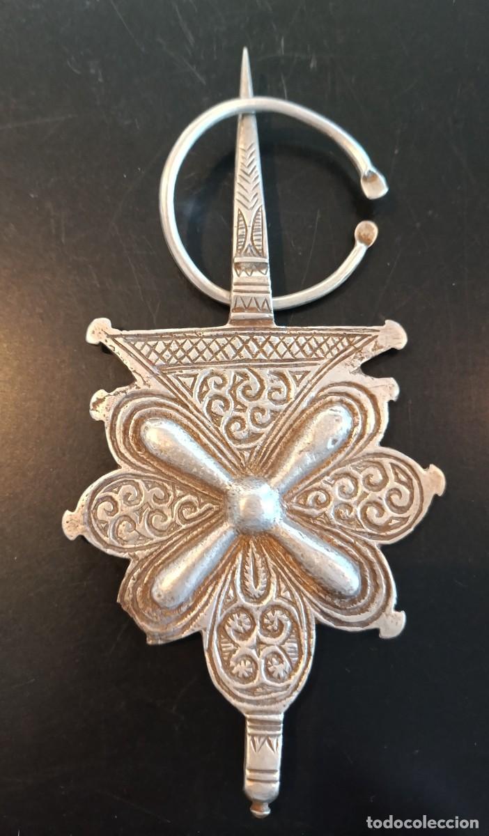 Joaillerie: F&Iacute;BULA BEREBER DE PLATA. 14.00 * 6.60 CMS. 64.70 GRAMOS.