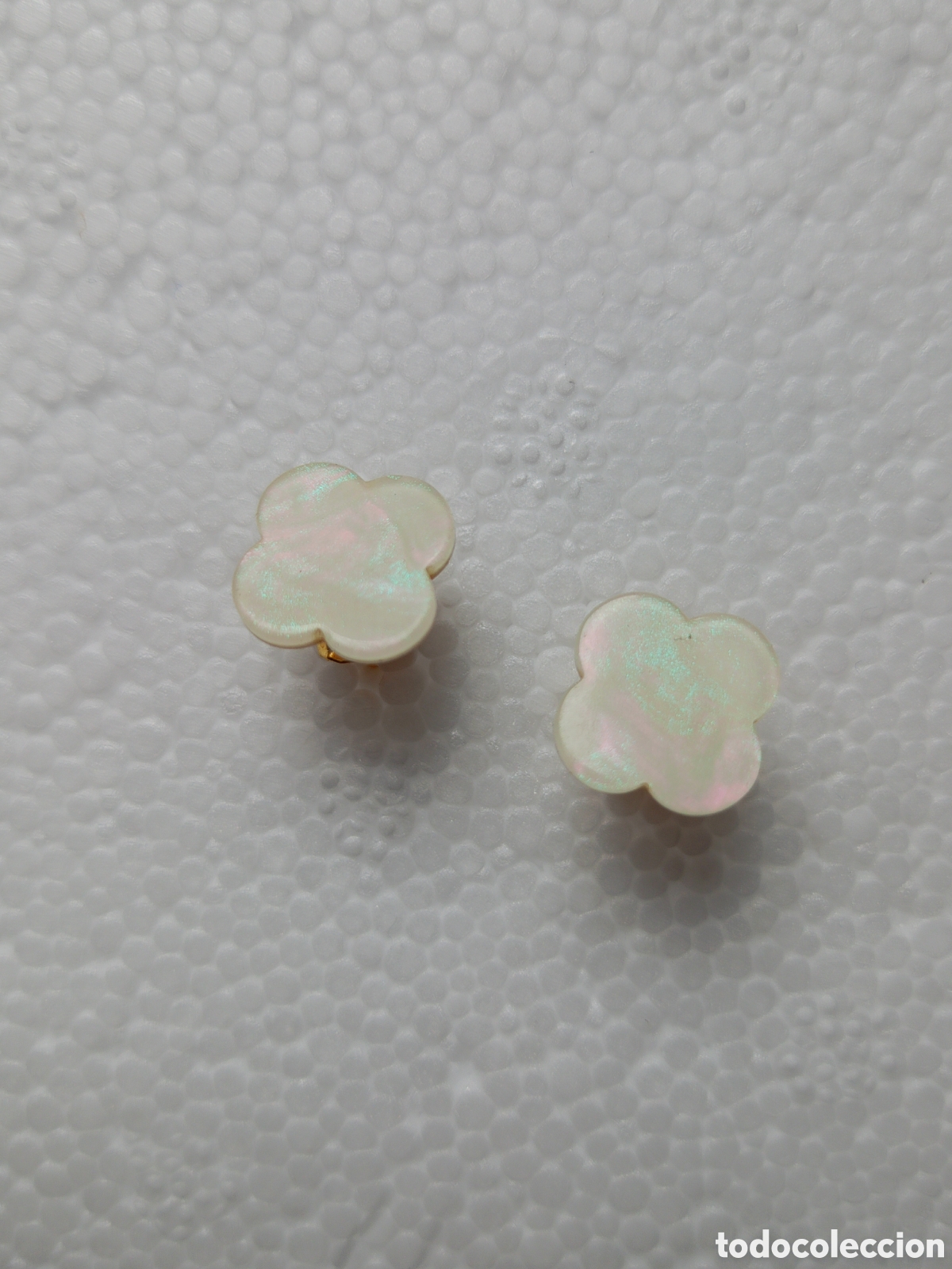 Joyeria: Pendientes flor nacarada y dorado - Foto 2