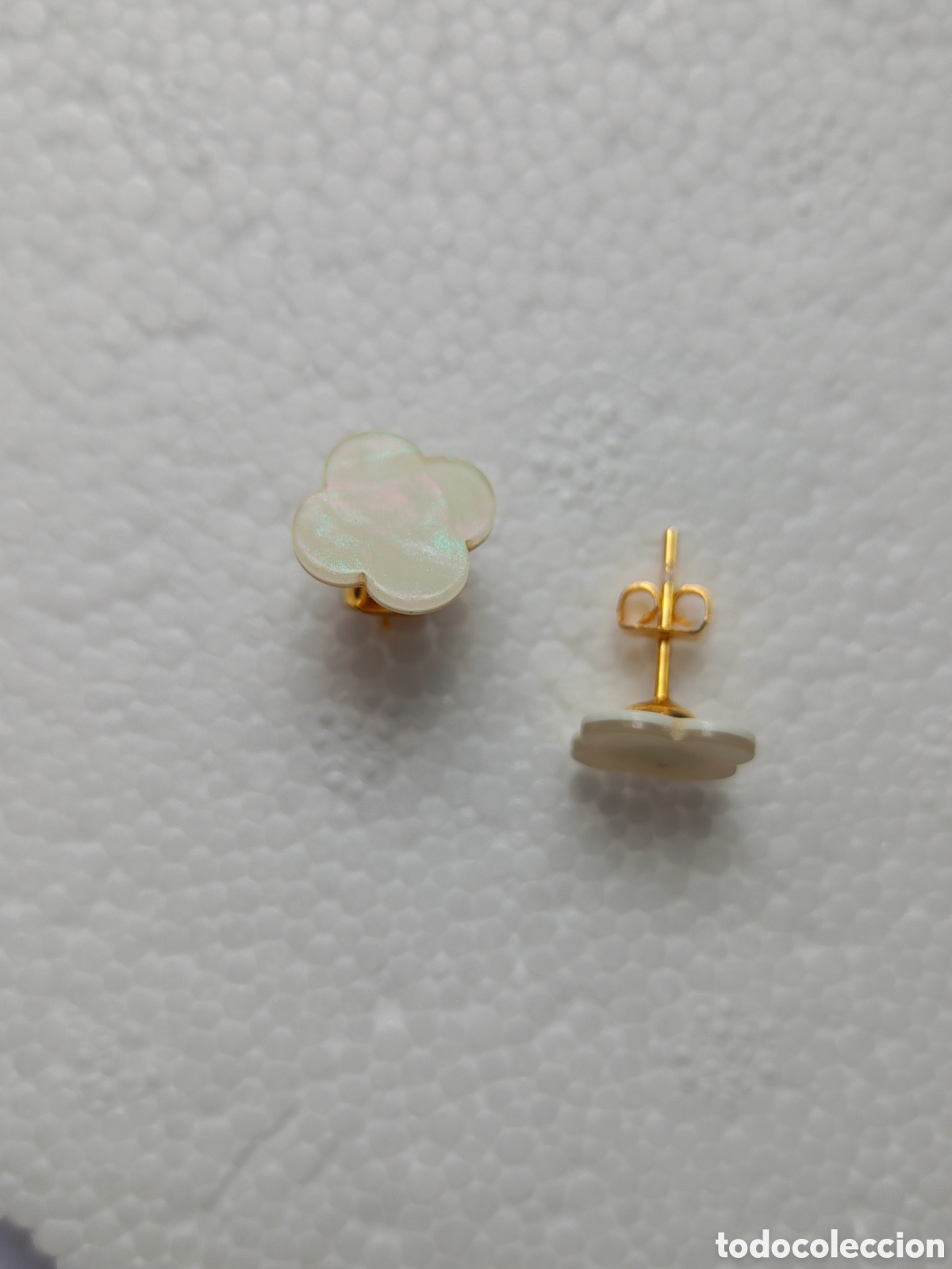 Joaillerie: Pendientes flor nacarada y dorado
