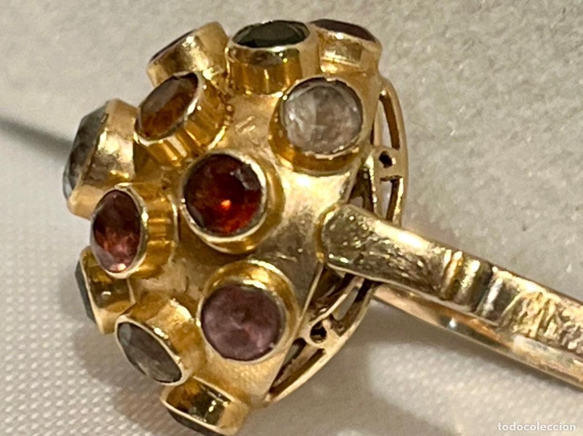 Schmuck: Anillo multigema abovedado &rdquo;Sputnik&rdquo;,de oro, un dise&ntilde;o ic&oacute;nico de los a&ntilde;os 50.