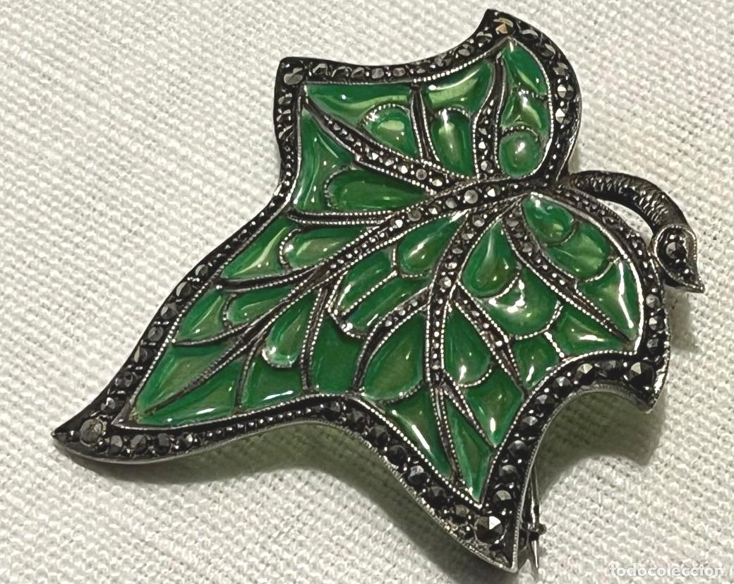 Joyeria: Broche de hoja Art D&eacute;co Plique &agrave; jour: cristal verde, marquesa y plata de primera ley. 935