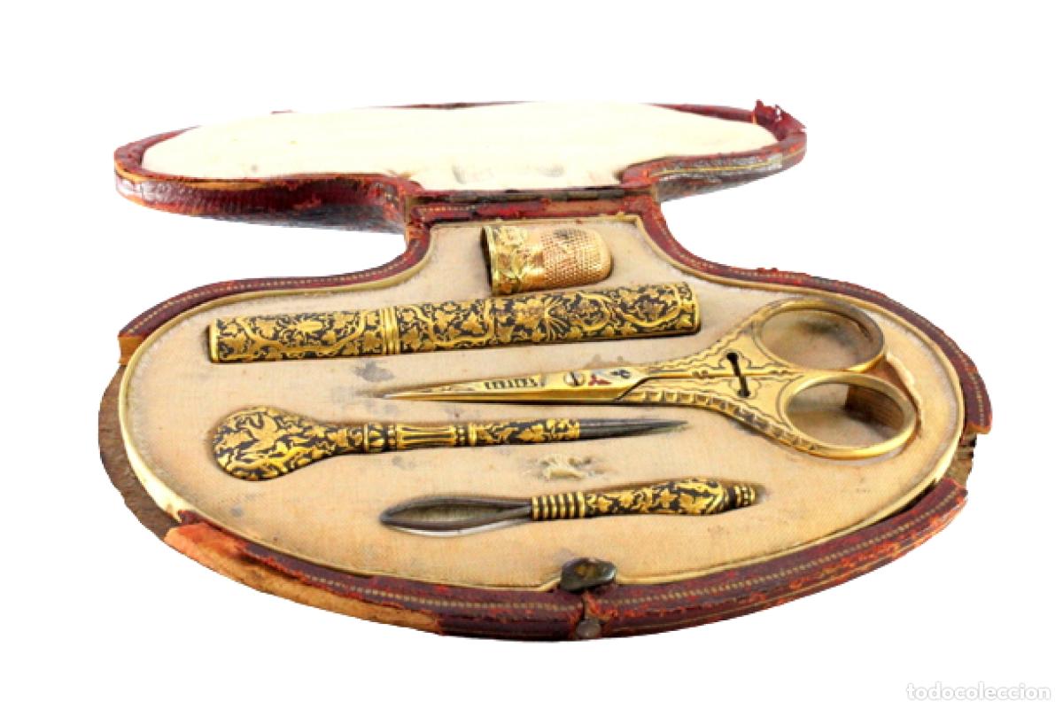 Gioielleria: 53 gramos - Estuche para utensilios de costura, en oro de 15K.
