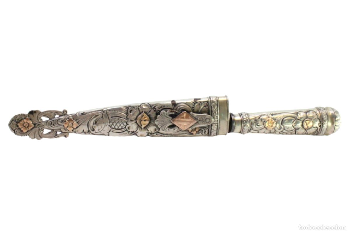 Joyeria: Daga en plata y oro.