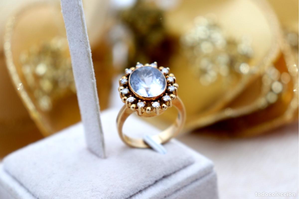 Joyeria: Anillo de oro de 18 quilates con diamantes y aguamarina