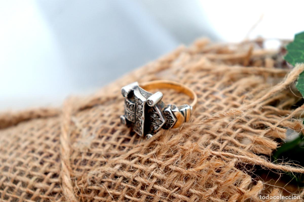 Joalharia: Anillo de oro y plata de 19,2K con diamantes.
