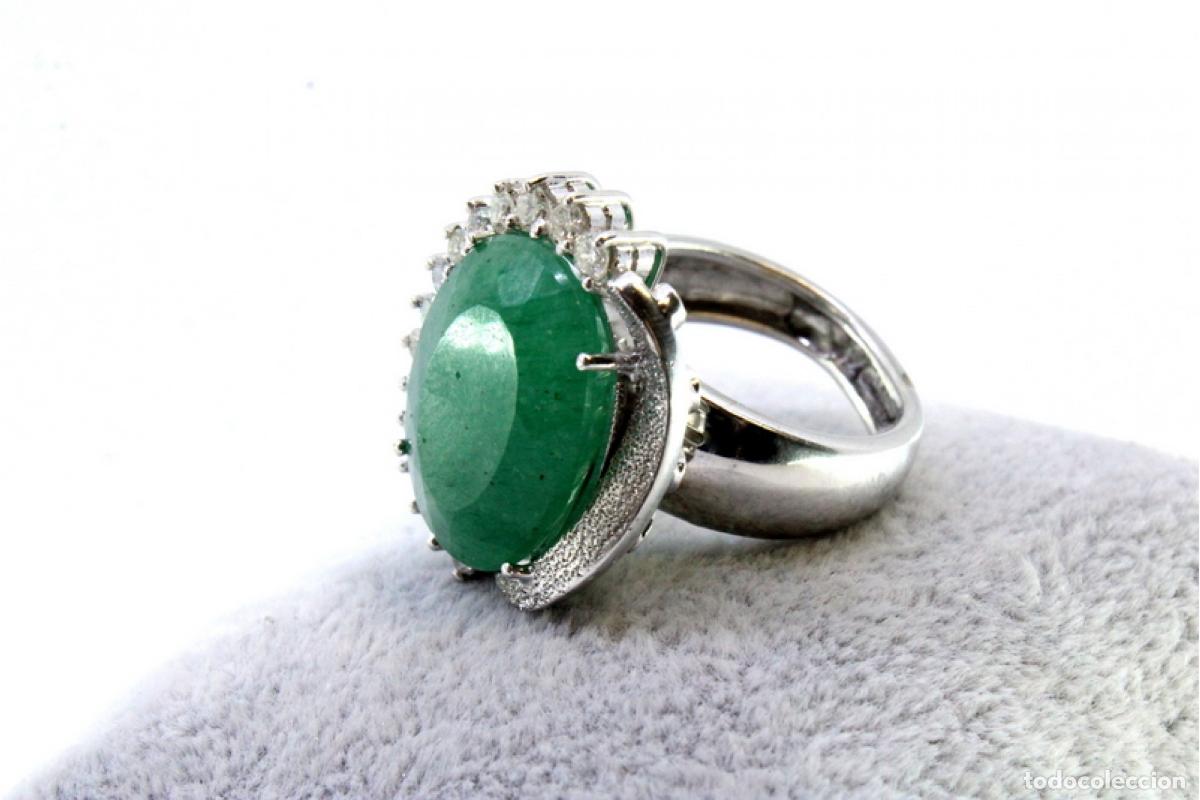 Joalharia: Anillo de oro de 19,2 quilates con diamantes y esmeralda
