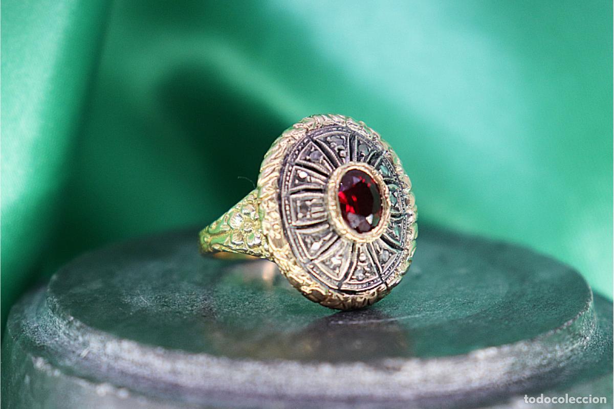 Joalharia: Anillo de oro y plata de 19,2K con diamantes y granate.