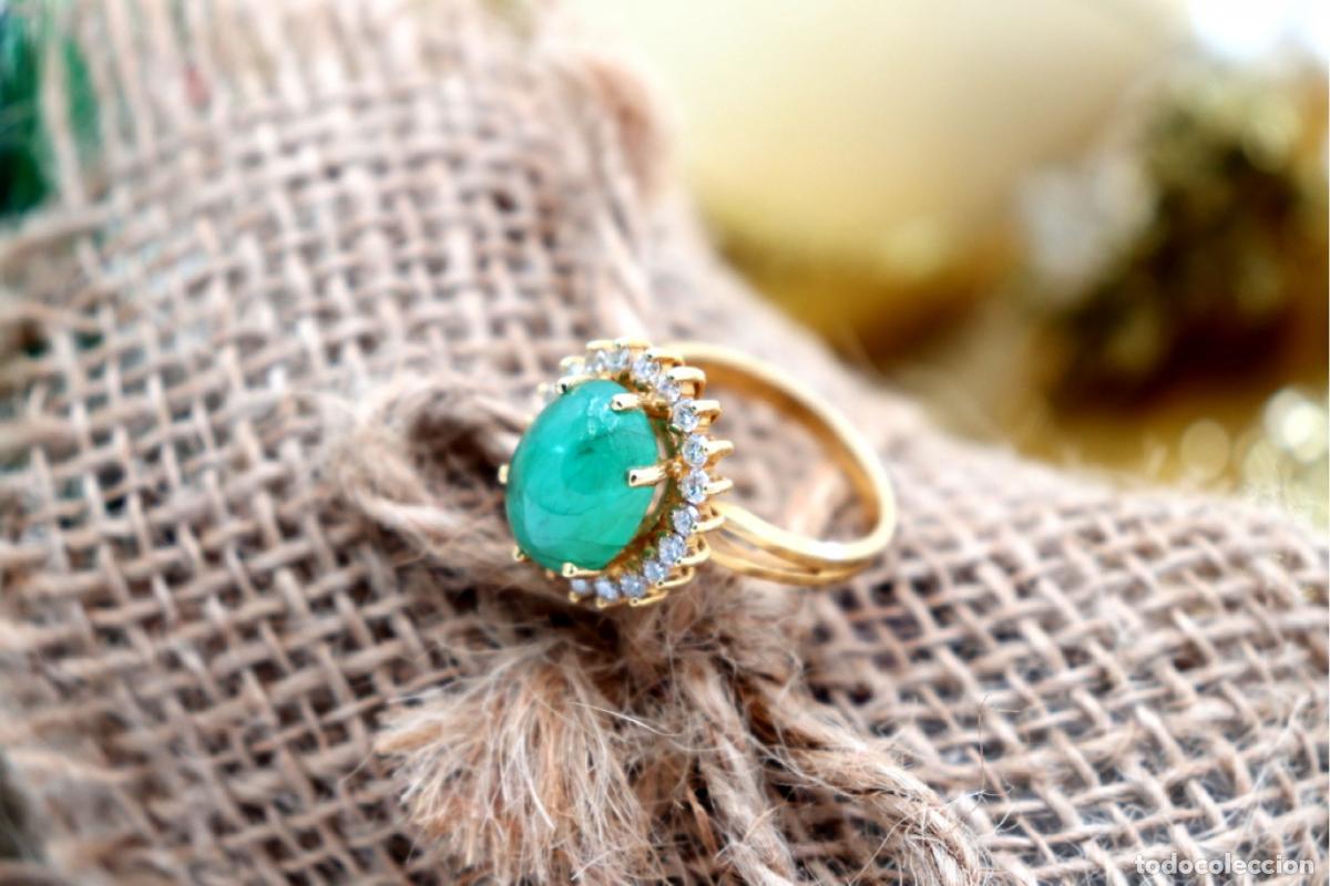 Joalharia: Anillo de oro de 19,2 quilates con diamantes y esmeralda