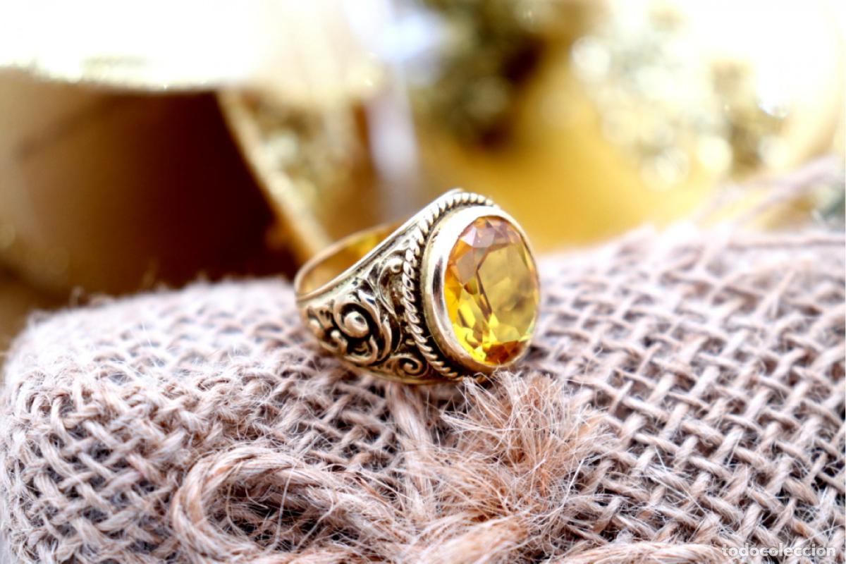 Joyeria: Anillo de oro blanco de 18 quilates con citrino.