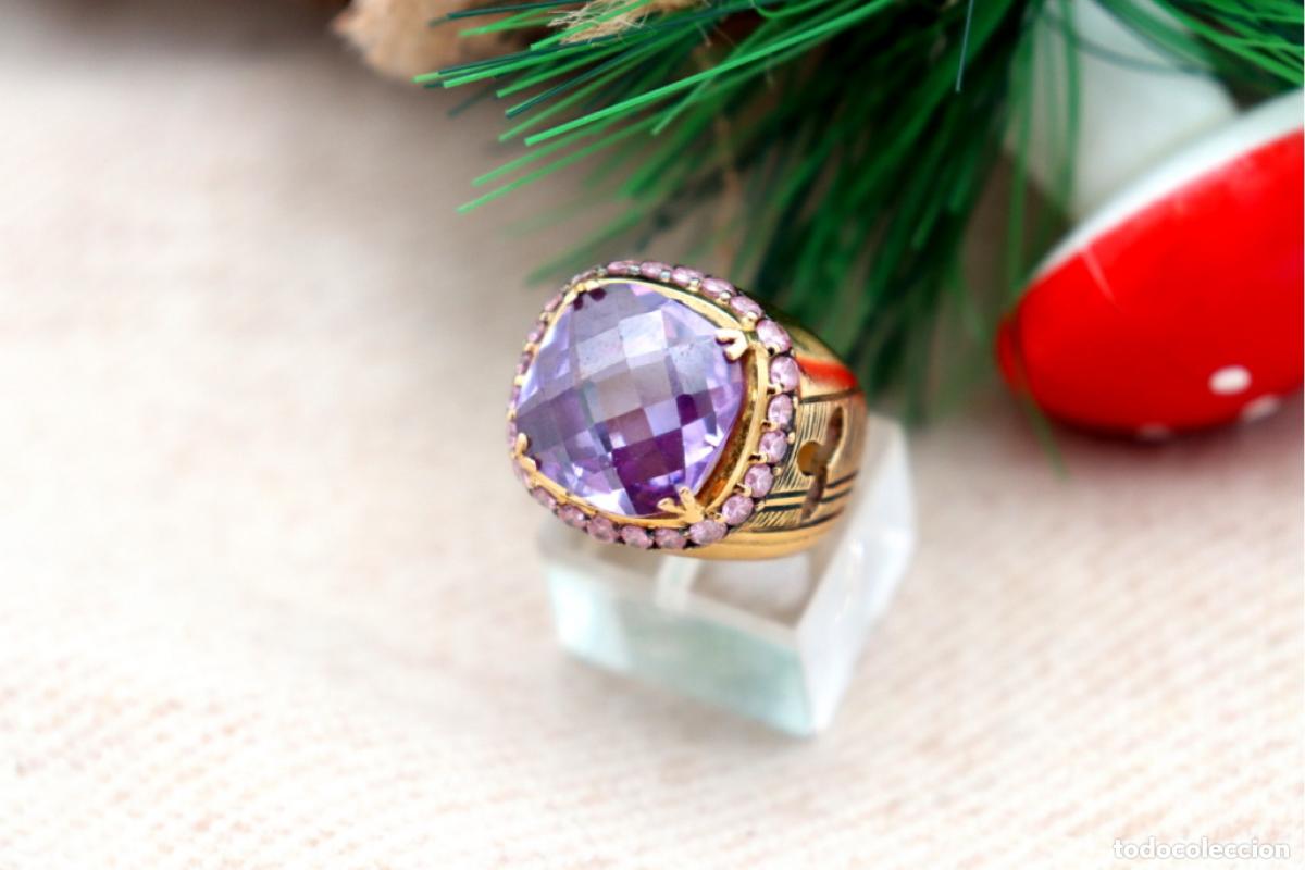 Joyeria: Anillo de oro de 19,2 quilates con diamantes y amatistas