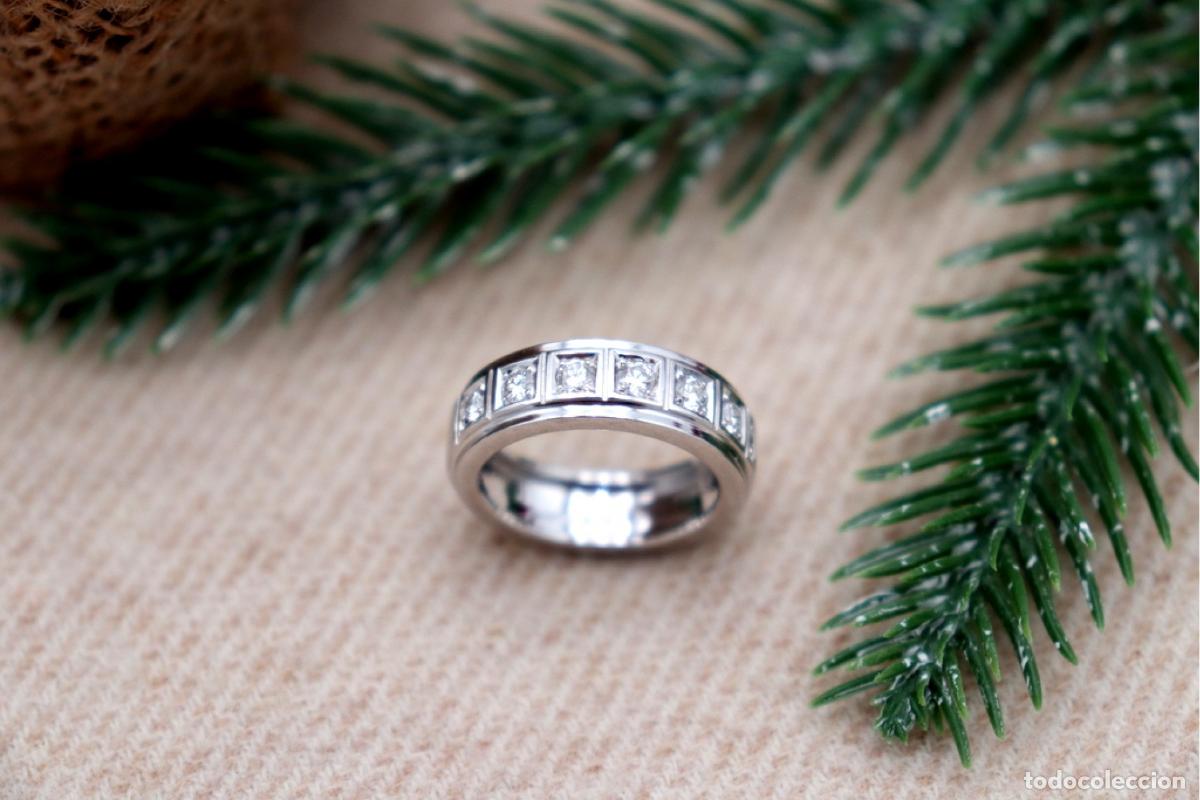 Joyeria: Anillo de oro blanco de 19,2K con diamantes.