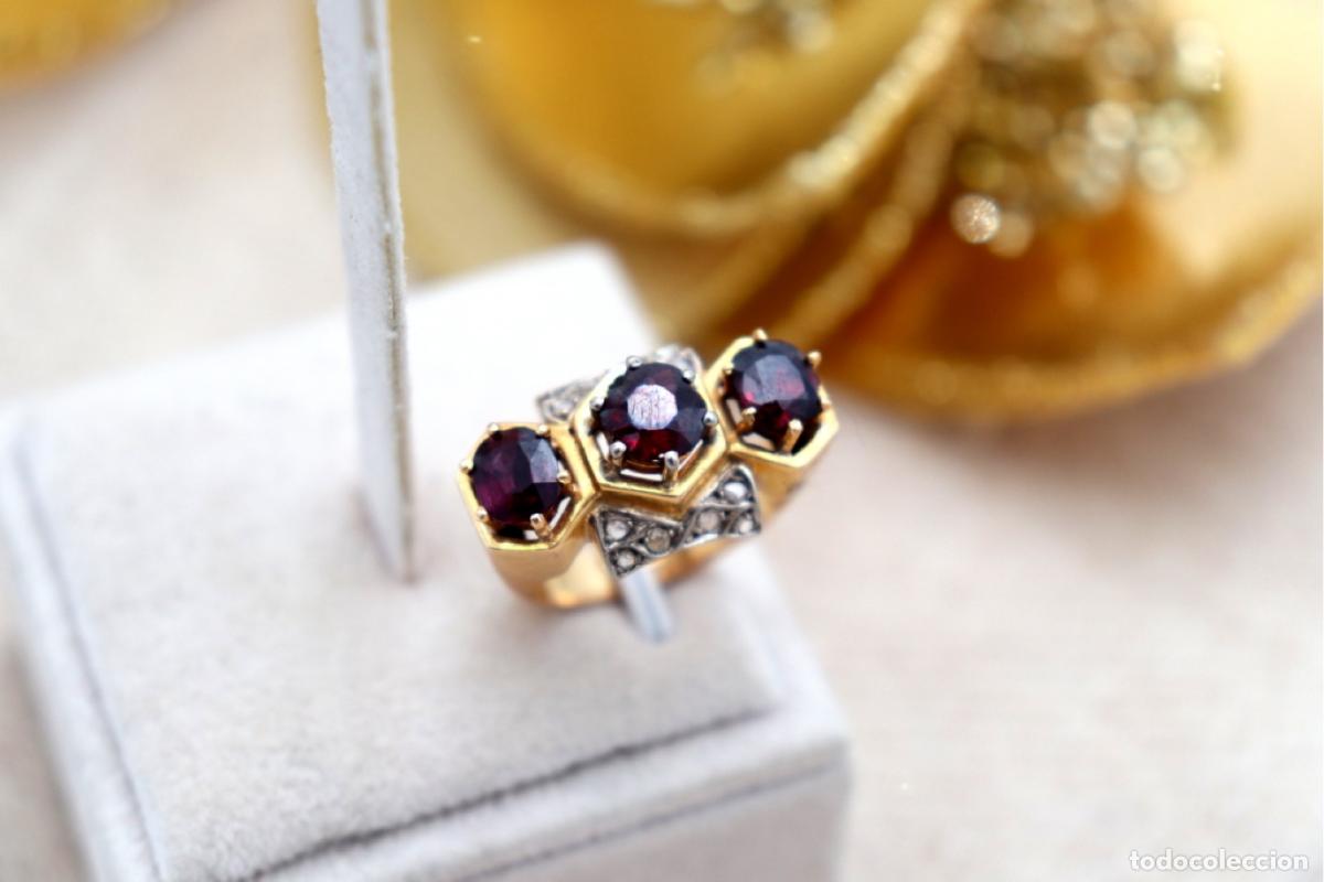 Joyeria: Anillo de oro de 19,2 quilates con diamantes y granates