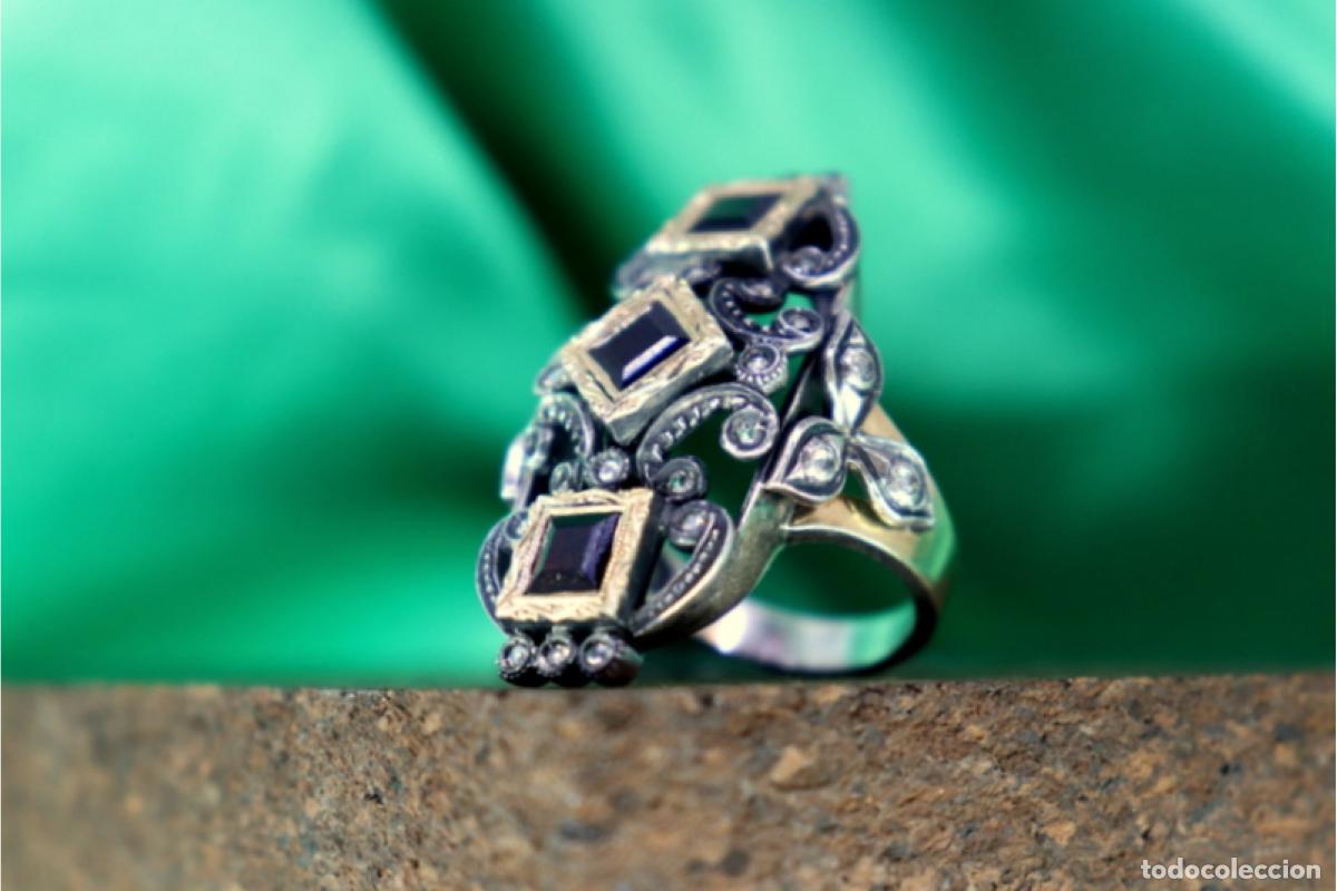 Schmuck: Anillo de oro y plata de 19,2K con diamantes y granates.