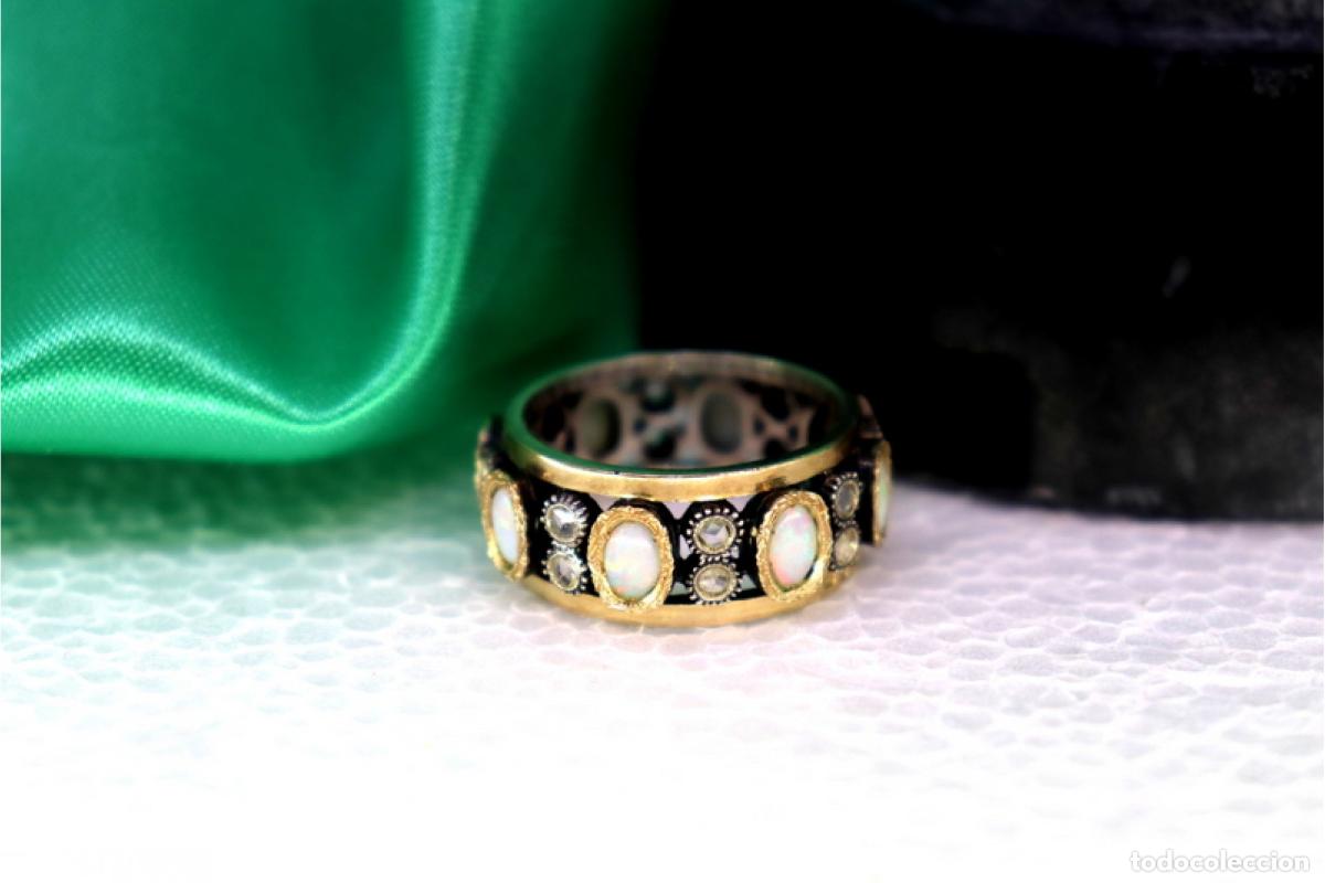 Joyeria: Anillo de oro y plata de 19,2K con diamantes y &oacute;palos. - Foto 2