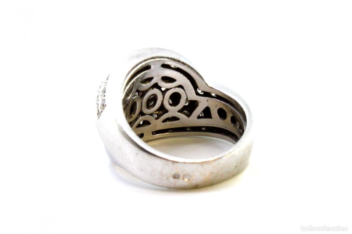 Joyeria: Anillo de oro blanco de 18 quilates con diamantes. - Foto 4
