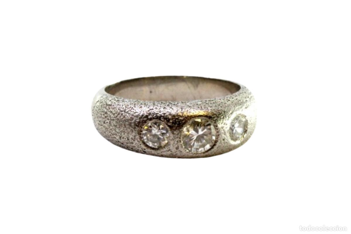 Joaillerie: Anillo de oro blanco de 19,2K con diamantes.