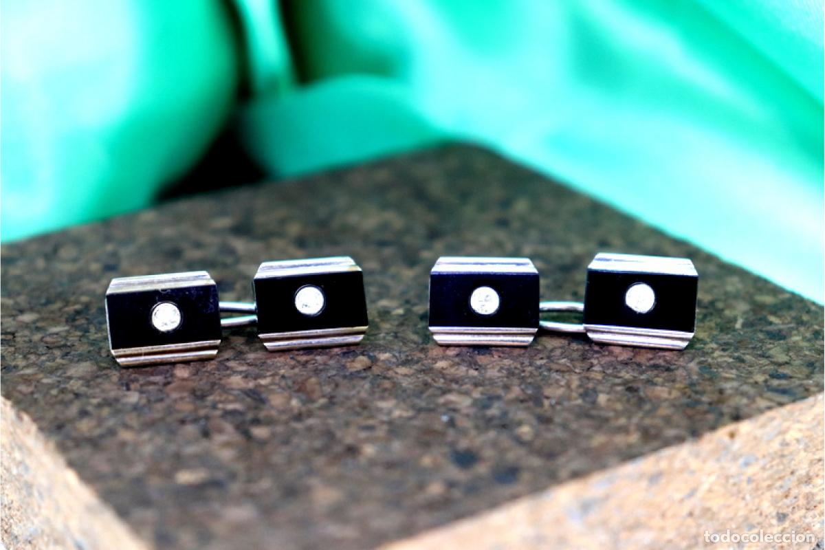 Joyeria: Gemelos en platino, &oacute;nix y diamantes.