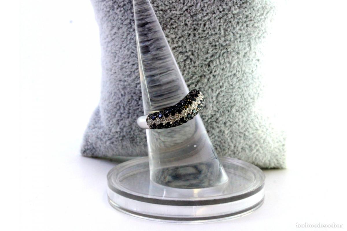 Joaillerie: Anillo de oro blanco de 19,2K con diamantes blancos y negros.