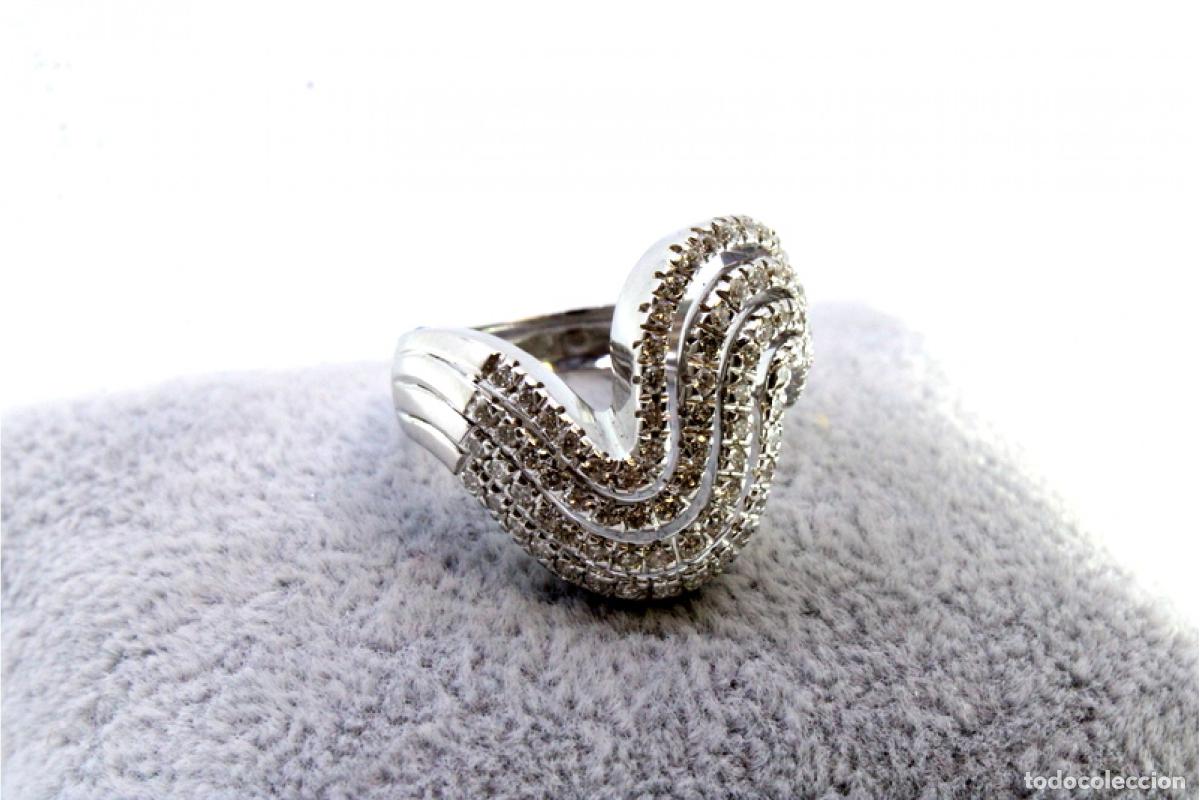 Joaillerie: Anillo de oro blanco de 19,2K con diamantes.