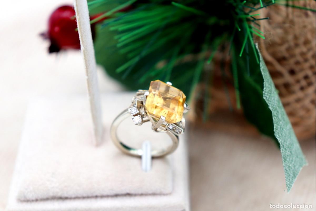 Joaillerie: Anillo de oro blanco de 19,2K con diamantes y citrino.