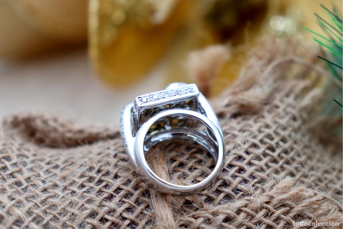 Joyeria: Anillo de oro blanco de 19,2K con diamantes y topacios. - Foto 3