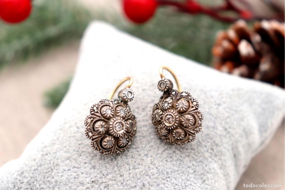 Joaillerie: Pendientes en oro de 19,2K y plata con diamantes.