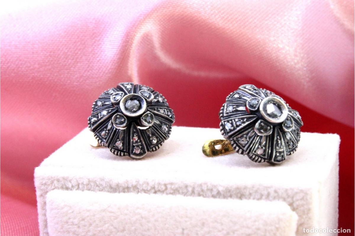 Joaillerie: Pendientes en oro de 19,2K y plata con diamantes.