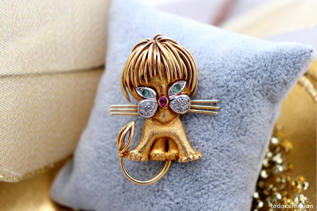 Joaillerie: Broche de Oro 19,2K con diamantes, rub&iacute;es y esmeraldas - Le&oacute;n