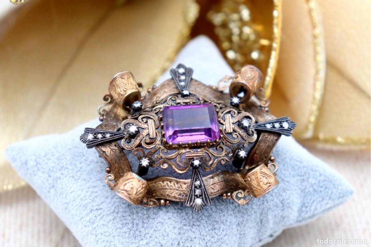 Gioielleria: Broche en oro y plata de 19,2K con diamantes y amatista.