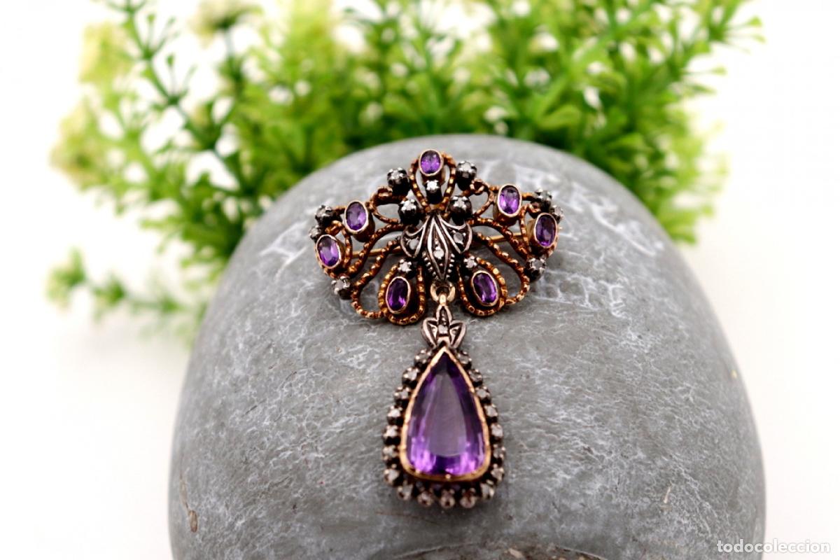 Joaillerie: Broche en oro y plata de 19,2K con diamantes y amatistas.