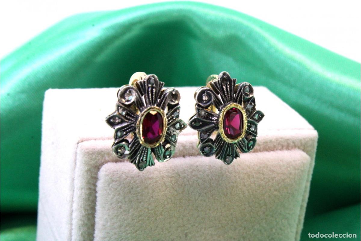 Joyeria: Pendientes en oro y plata de 19,2K con diamantes y rub&iacute;es. - Foto 2